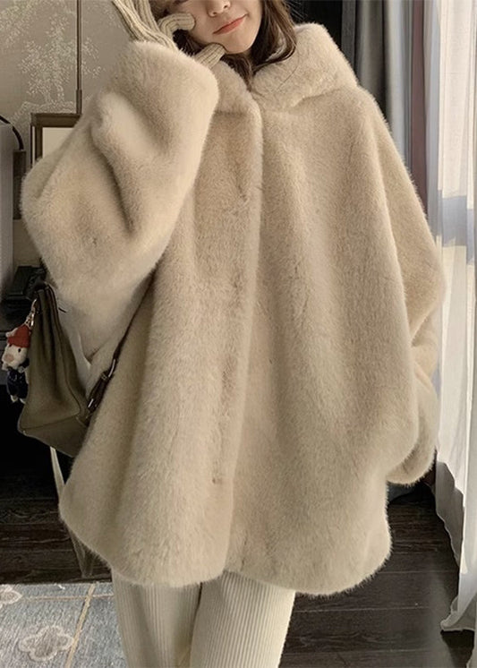 Luvik | Huppari minkkarvalla, jossa napit ja persikkataskut, pitkillä hihoilla