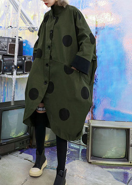 Luvik | Grønn militær trenchcoat med asymmetrisk design og prikket mønster, Peter Pan krage