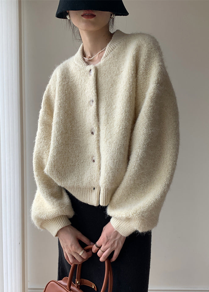 Luvik | Tykke ensfargede ullkåper med lysebeige knapp