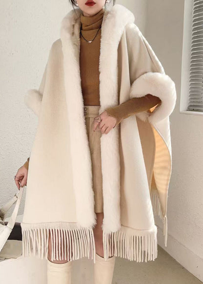 Luvik | Beige huppari viitta lämpimillä fleece-helmoilla talvella