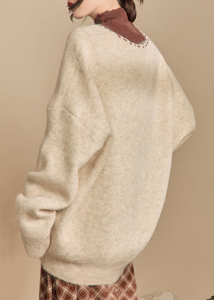 Luvik | Beige V-värinen nappi villakoit talvimanttelit