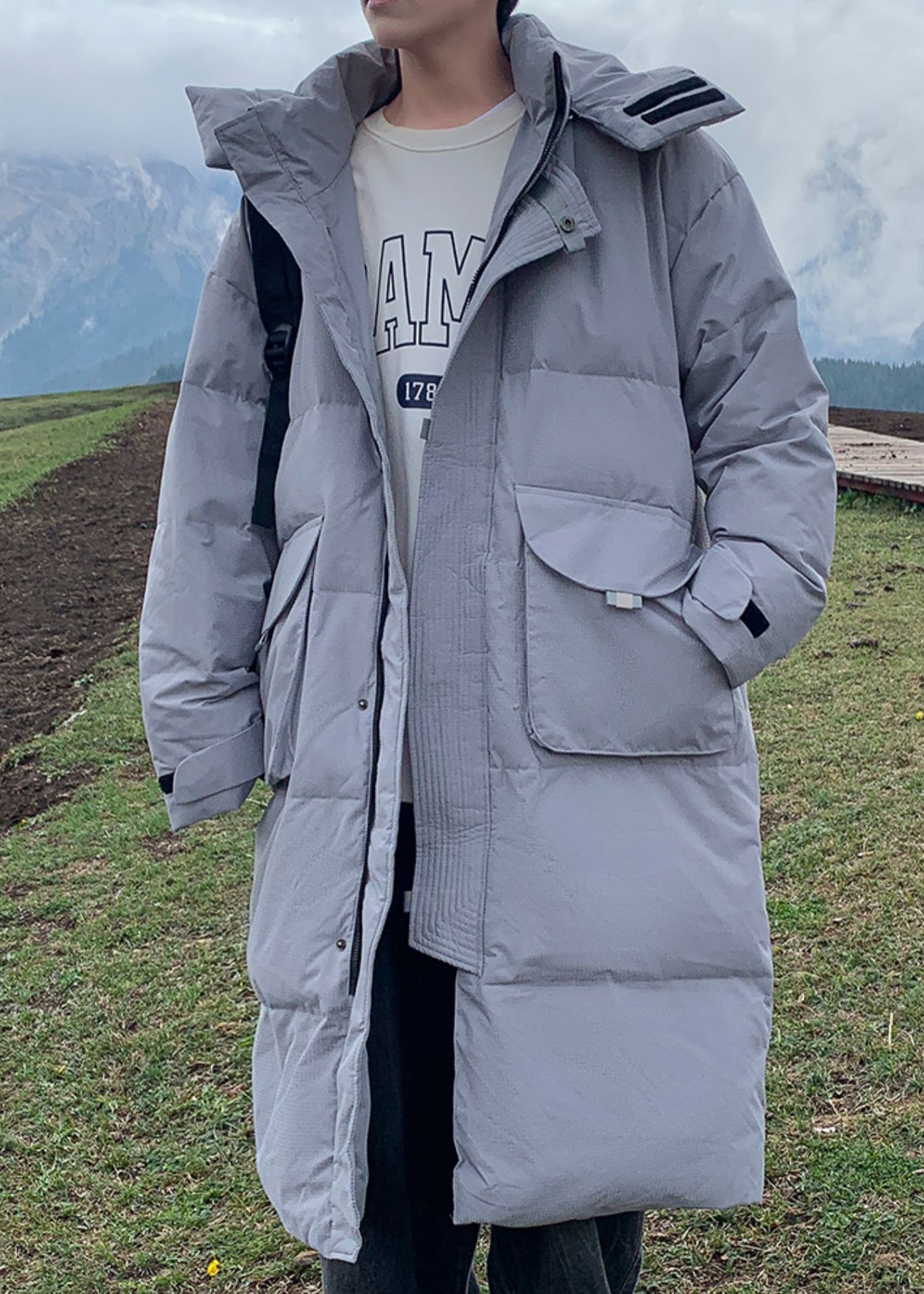 Luvik | Musta hupullinen takki, jossa on ankka-untuvapocketit miesten talvitakit