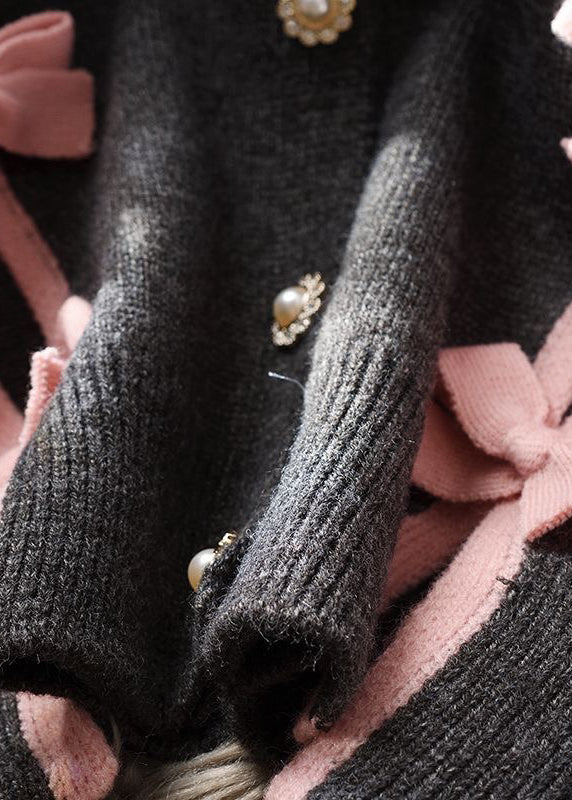 Luvik | V kauluskotelo musta palakappaleilla solmulla