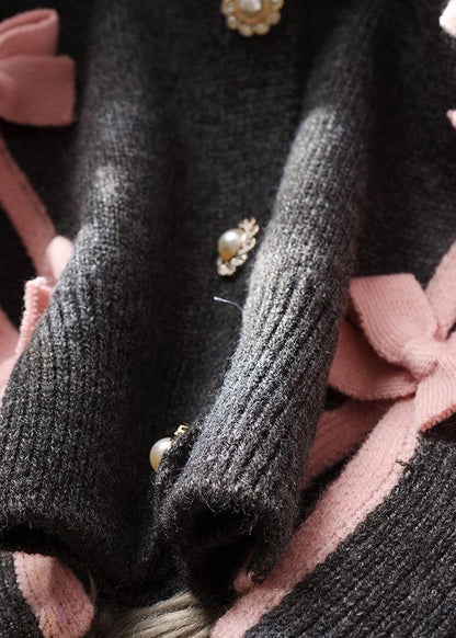 Luvik | V kauluskotelo musta palakappaleilla solmulla