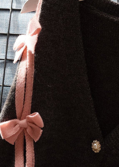 Luvik | V kauluskotelo musta palakappaleilla solmulla