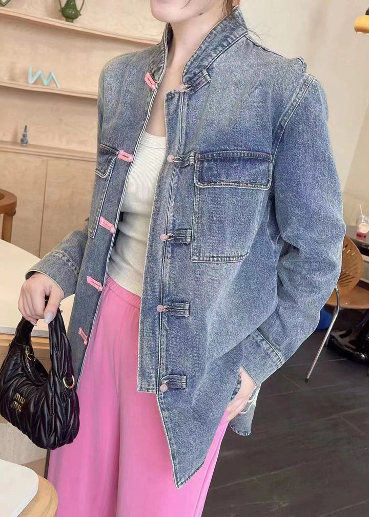 Luvik | Blå brodert denimjakke med knapp og lange ermer
