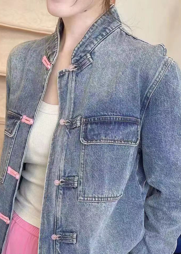 Luvik | Blå brodert denimjakke med knapp og lange ermer