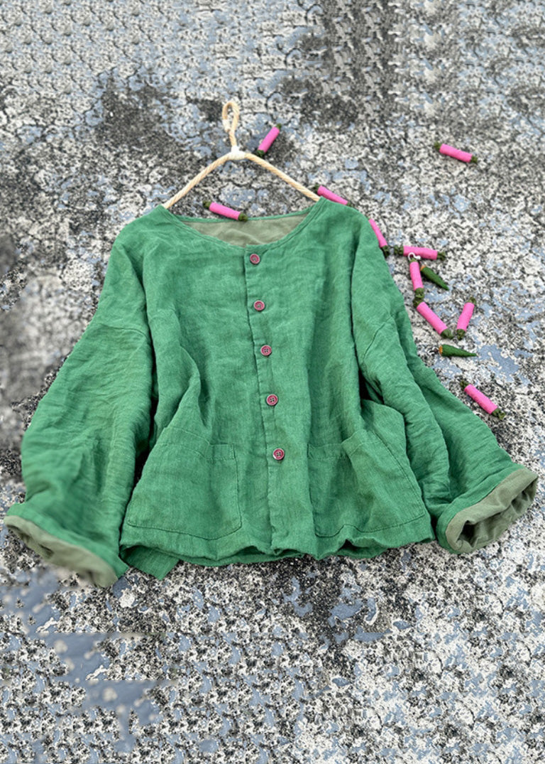 Luvik | Napitettu pellavatakki vihreällä pyöreällä kauluksella ja taskuilla