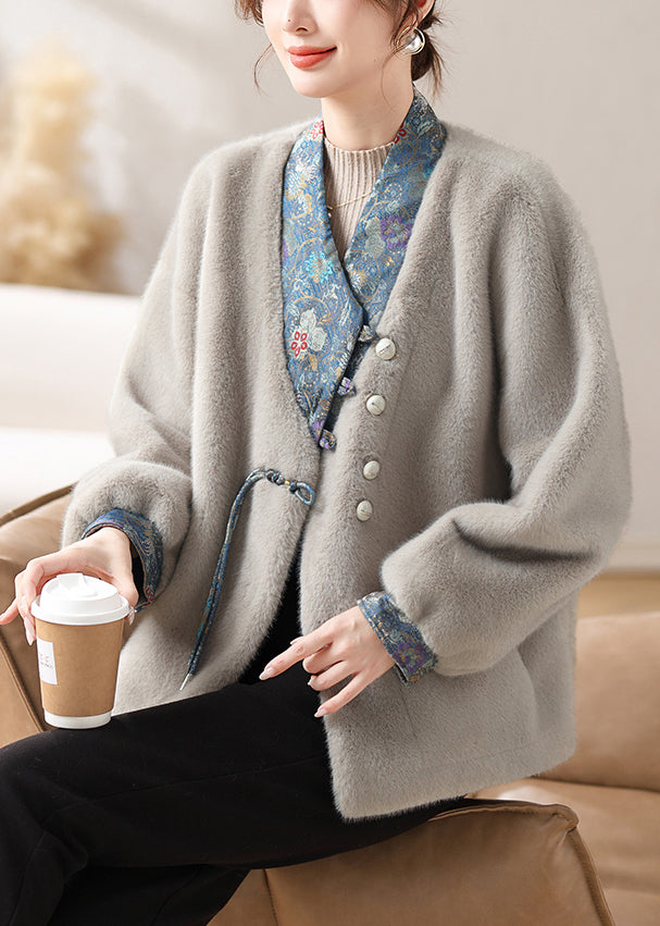 Luvik | Villapintaiset minkki-takkivaatteet, joissa on harmaa patchwork-nappi ja V-kaula-aukko, talvi