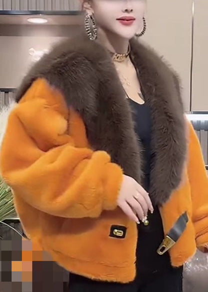 Luvik | Oranssi turkisnapilla varustettu patchwork-minkkitakki