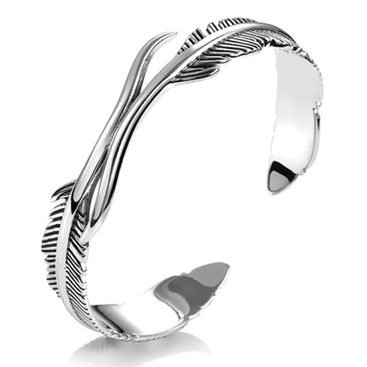 Elegant Justerbar Armbånd med Fengslende Sølv Fjær Luvikno