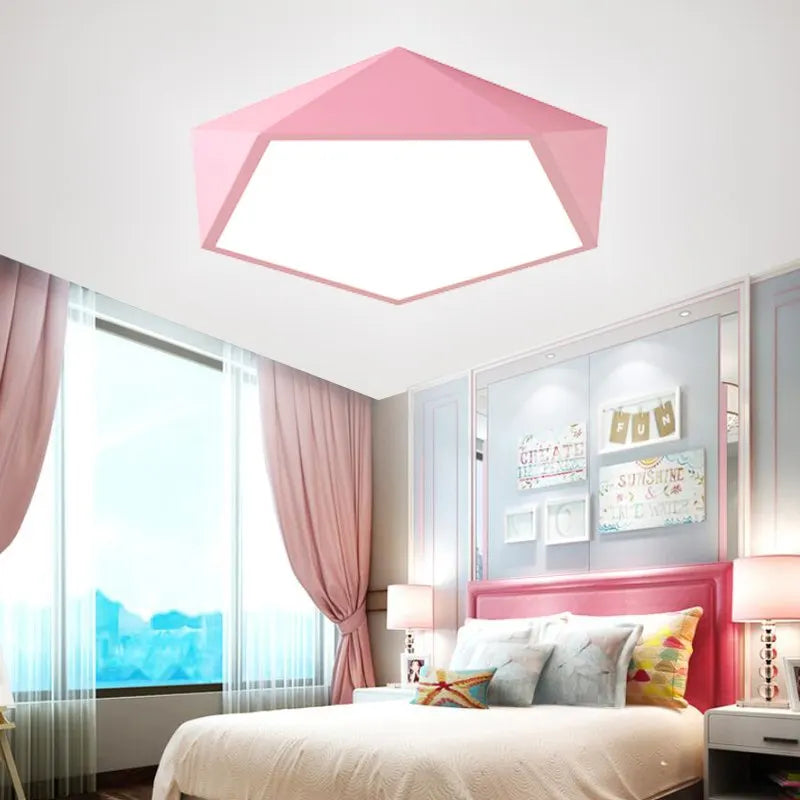 Pentagon LED taklampe Macaron for moderne barnerom – Design taklampe | Luvikno