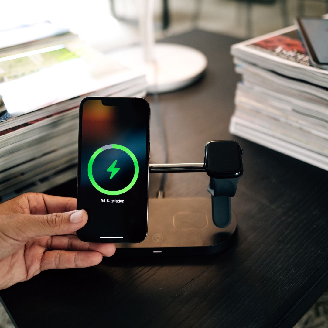 Luvikno | 3-i-1 Trådløs Lader for Smarttelefon, Smartklokke og Ørepropper – Hurtigladestasjon med Moderne Design
