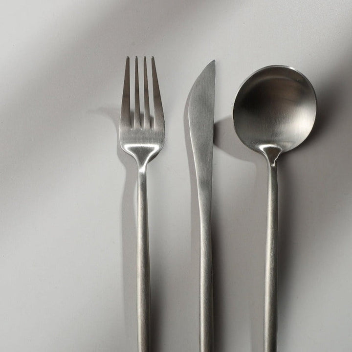 Luvikno | Minimalistisk luksus bestikksett – 20 deler, Titan & rustfritt stål