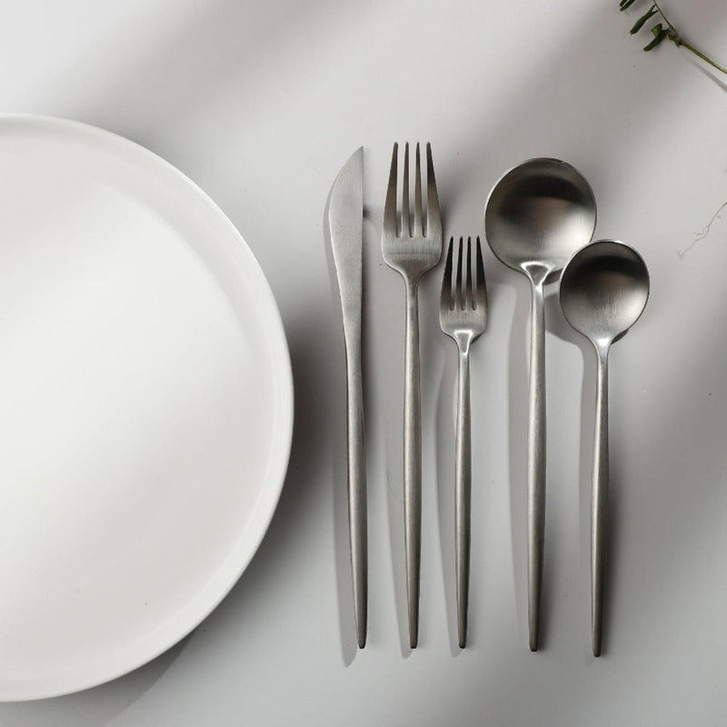Luvikno | Minimalistisk luksus bestikksett – 20 deler, Titan & rustfritt stål