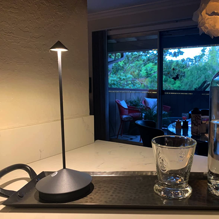 Luvikno | Bordlampe - Vanntett, Dimbar, Trådløs Design for Hjemmekontor og Soverom Belysning 2025