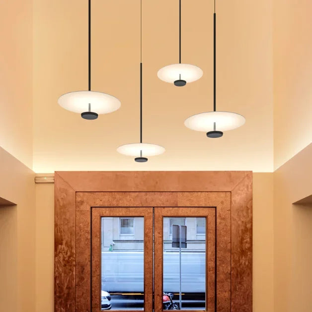 Moderne ElegantArc LED Ring Pendellampe - Minimalistisk Design for Stue & Spisestue | Luvikno