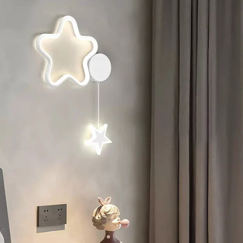 LumiDroom - Magisk Vegglampe med Stjerner og Måne Luvikno