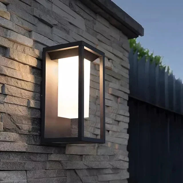Moderne LED vegglampe for utendørs bruk, energibesparende og værbestandig | Luvikno