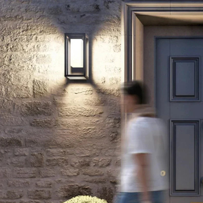 Moderne LED Vegglampe for Utendørs - LumaLine, Energisparende og Stilig, Ideell for Hage og Terrasse | Luvikno