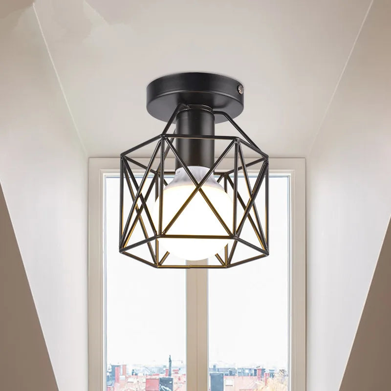 Svart taklampe i industriell stil – smidd metall for stue og gang | Luvikno