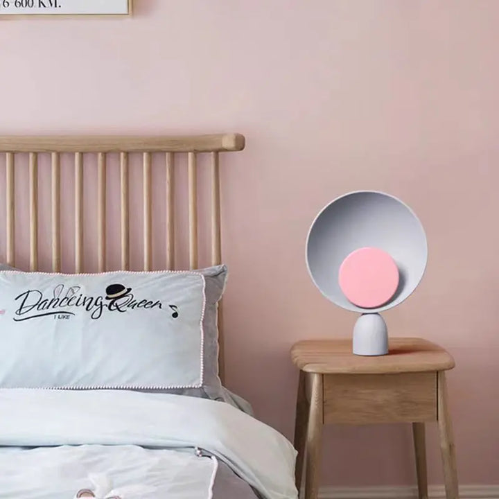 Luvikno | Skandinavisk Eleganse: NordicRadiance Design Bordlampe