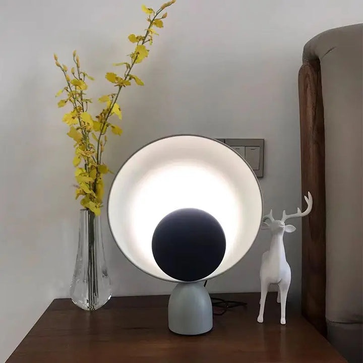 Luvikno | Skandinavisk Eleganse: NordicRadiance Design Bordlampe