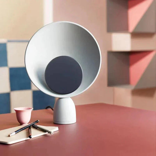 Luvikno | Skandinavisk Eleganse: NordicRadiance Design Bordlampe