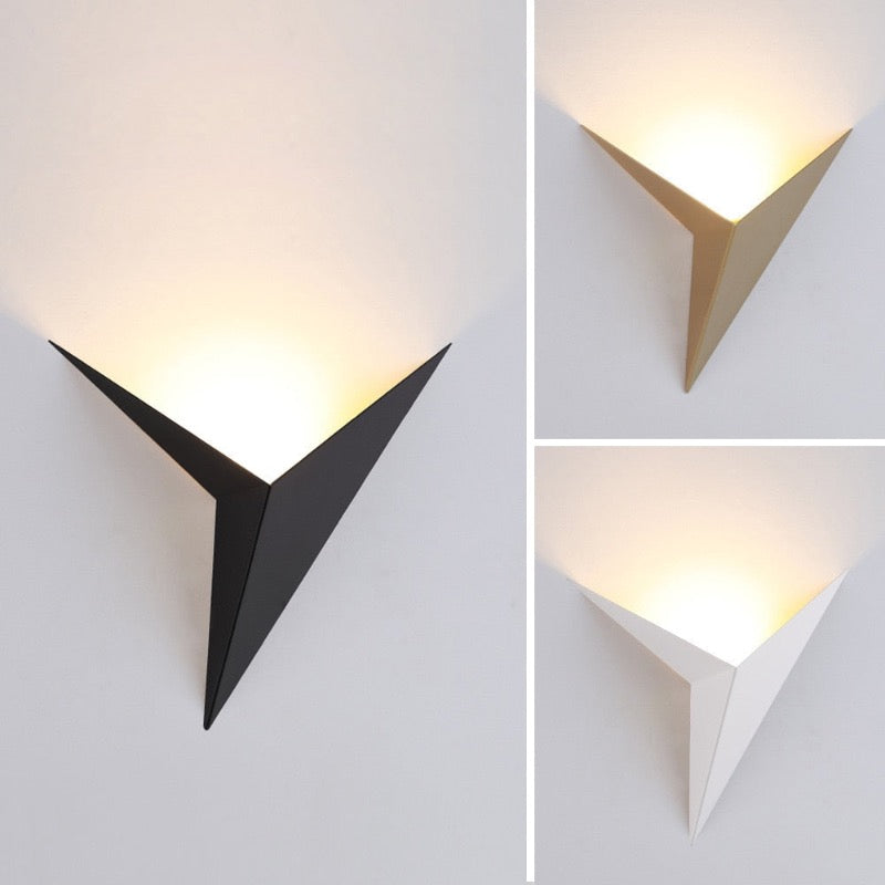 Minimalistisk Triangulær LED Vegglampe | Moderne Design i Svart/Hvit | Perfekt for Stue og Bad | Luvikno