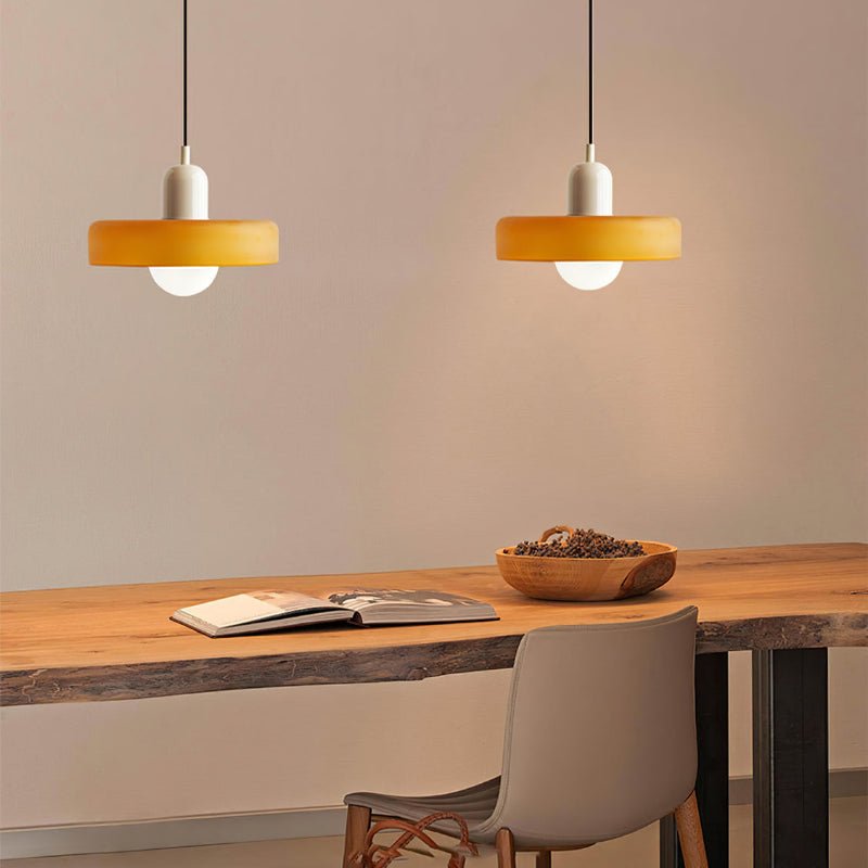 Luvikno | Bauhaus Farget Glasspendellampe for Moderne Interiører