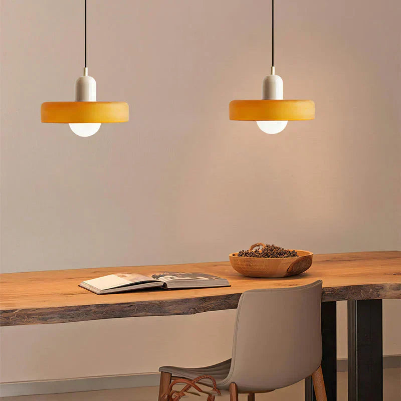 Skandinavisk Pendellampe for Stue og Spisestue – Minimalistisk Design med Justerbar Høyde – Glass | Luvikno