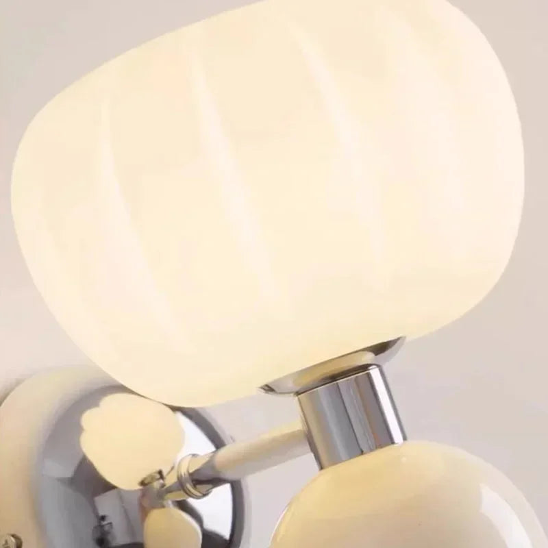 Moderne vegglampe med glasslampeskjerm – Elegante LED vegglampe for soverom og stue | Luvikno