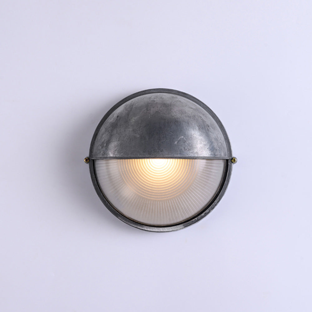 Elegant vanntett utendørs vegglampe | Luvikno