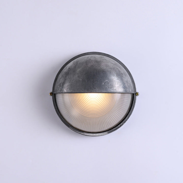 Elegant vanntett utendørs vegglampe | Luvikno