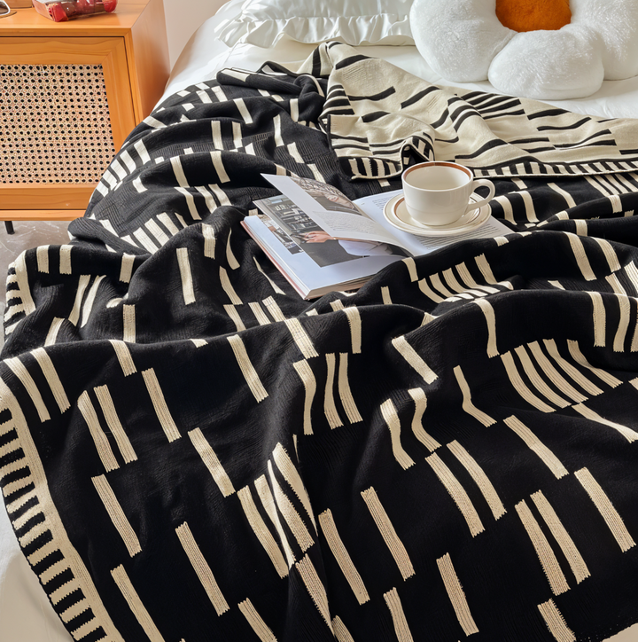 CalmoWeave Teppe | Strikket Teppet Svart-Beige | Myk & Varmende | For Alle Årstider Luvikno