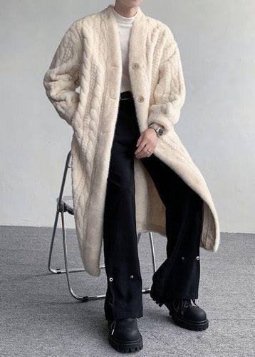 Luvik | Herre beige strutsvektor designet for V-hals jakke med knapper om vinteren