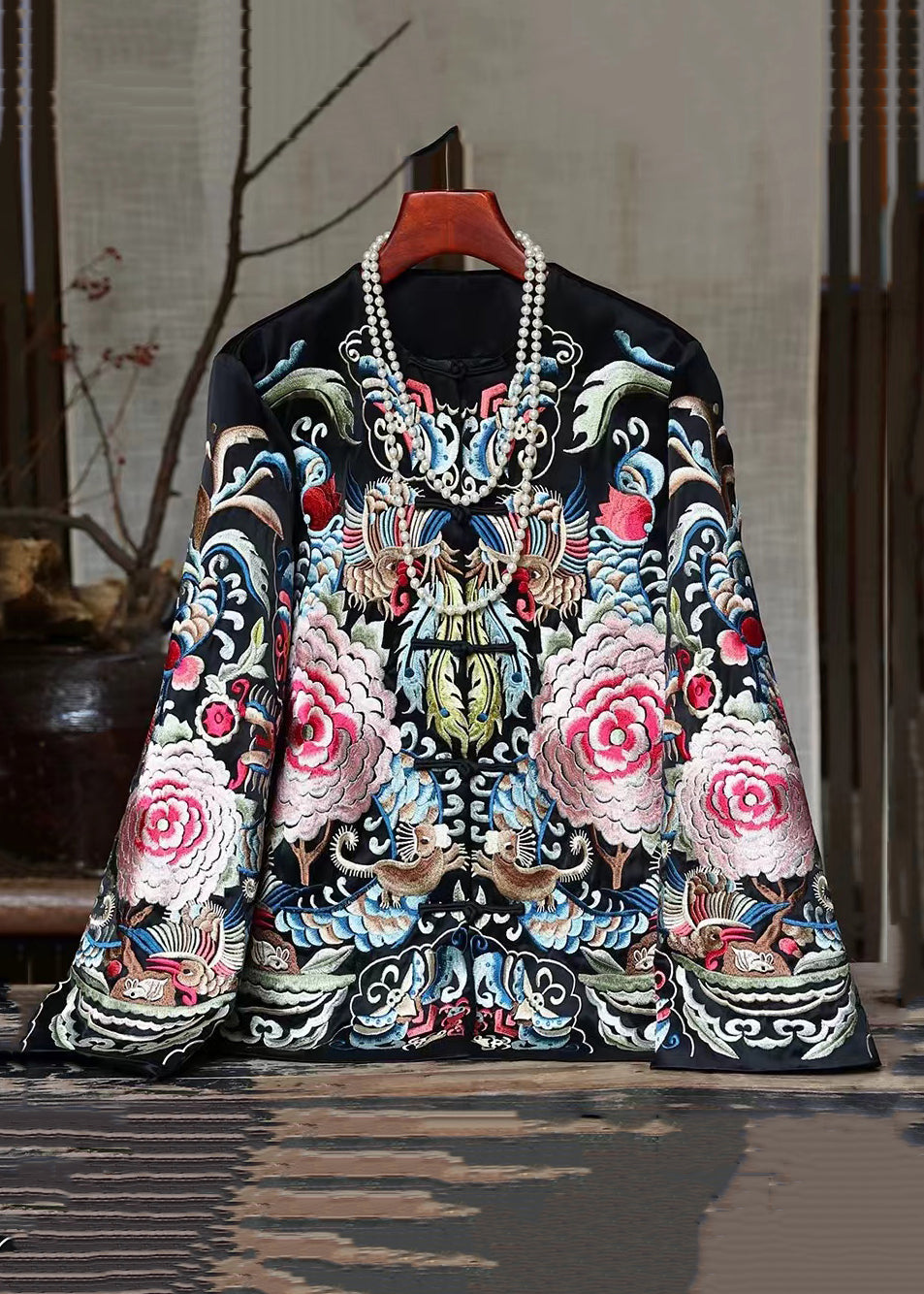 Luvik | Silkkiset takit mustilla brodeeratuilla kiinalaisilla napilla