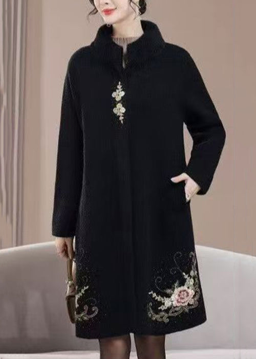 Luvik | Ullkåpe svart brodert