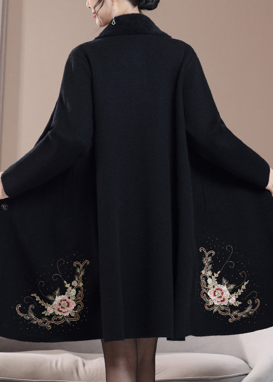 Luvik | Ullkåpe svart brodert