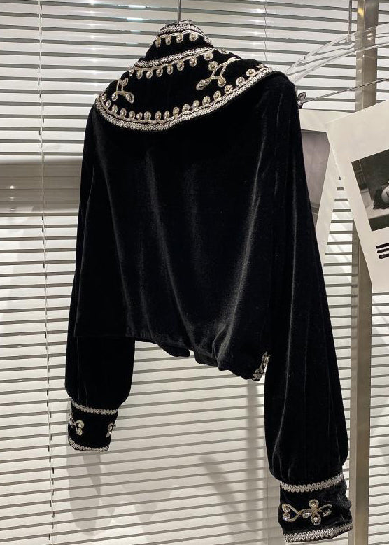 Luvik | Sametti silkistä valmistettu musta zakoni korkeakauluksinen takki