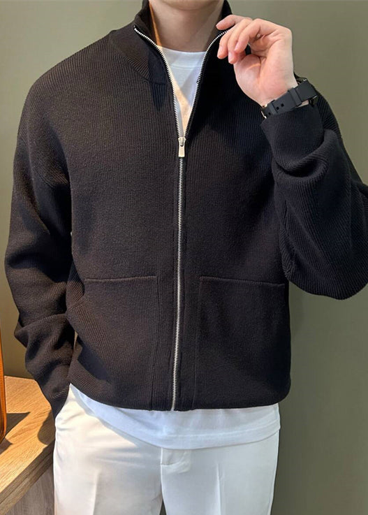 Luvik | Mustilla vetoketjullisilla taskuilla varustetut miesten neuleet