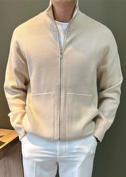 Luvik | Mustilla vetoketjullisilla taskuilla varustetut miesten neuleet