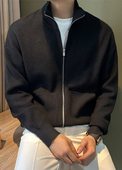 Luvik | Mustilla vetoketjullisilla taskuilla varustetut miesten neuleet