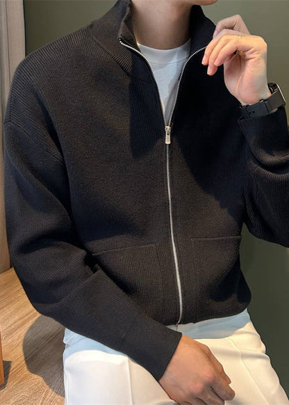 Luvik | Mustilla vetoketjullisilla taskuilla varustetut miesten neuleet