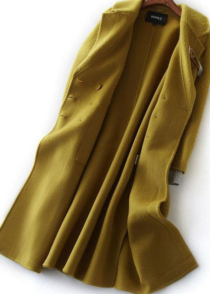 Luvik | Pitkä, vartaloa myötäilevä talvitakki, jossa on sivuaukko Vihreät ulkovaatteet Naisten villakangastakit