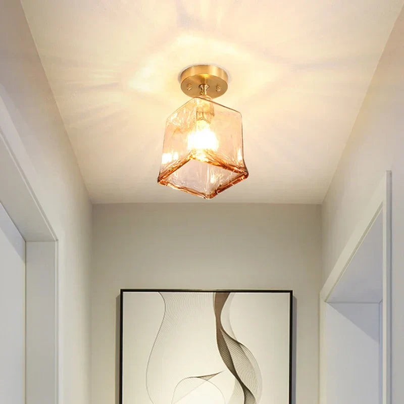 Nordisk taklampe med kreativt glasskopp design – Moderne design for gang og stue | Luvikno