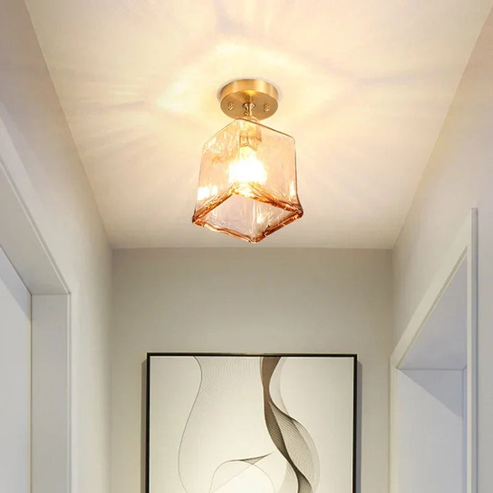 Nordisk taklampe med kreativt glasskopp design – Moderne design for gang og stue | Luvikno