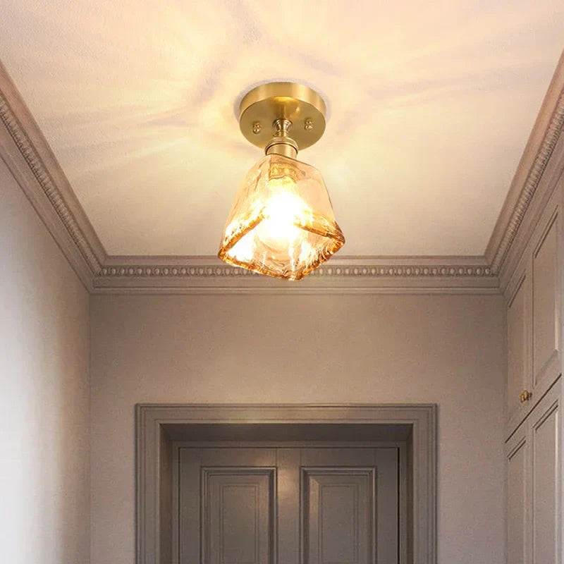Nordisk taklampe med kreativt glasskopp design – Moderne design for gang og stue | Luvikno