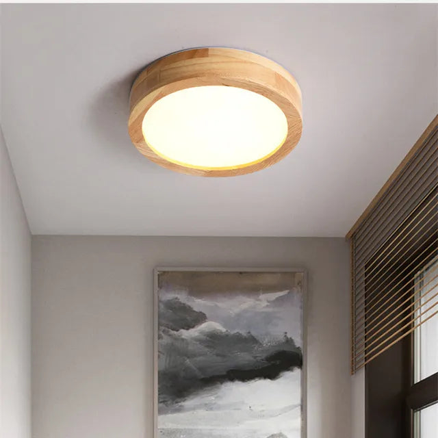 Rund solid tre taklampe – Skandinavisk lampe for stue og gang | Luvikno