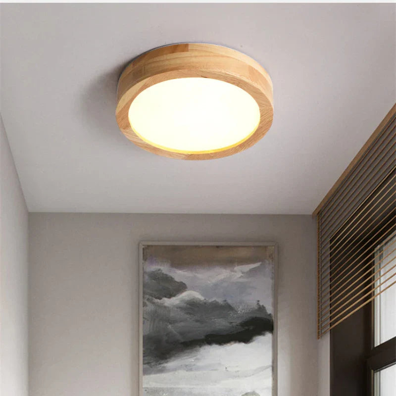 Rund solid tre taklampe – Skandinavisk lampe for stue og gang | Luvikno